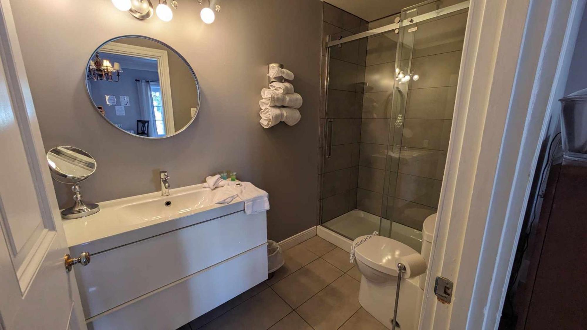 La Maison Rousseau Hotel Montmagny Kamer foto